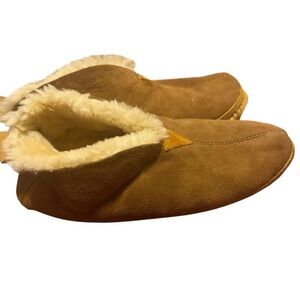 LL BEAN  Wicked Good Australian fur slippers size 9